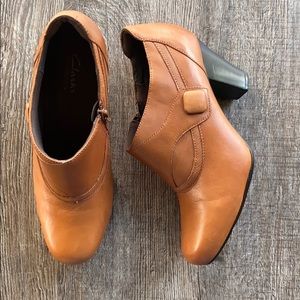 Clark’s women’s heels size 8 M
